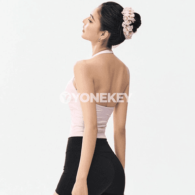 Aýal-gyzlar üçin ykjam yoga bra: dem alýan, ýeňil, amatly fitnes modeli