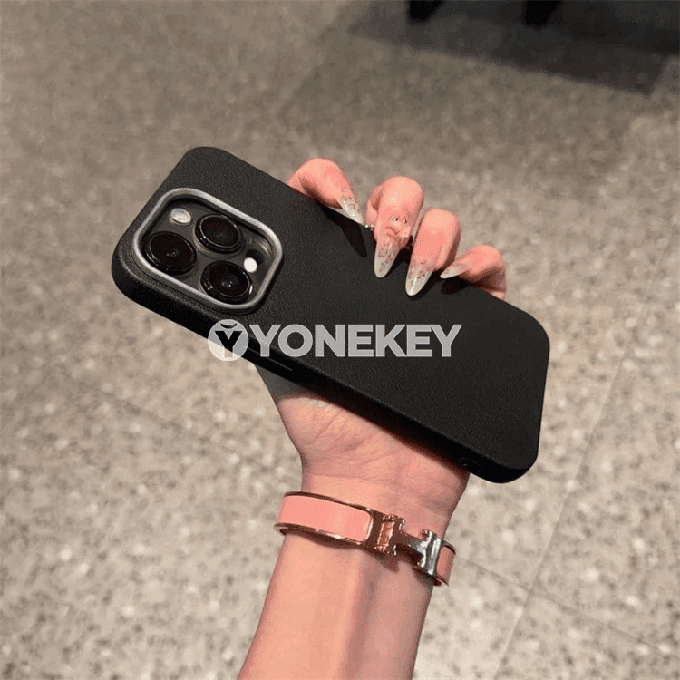 iPhone 11–16 Pro Max üçin deri görnüşli şokdan goragly telefon gaby