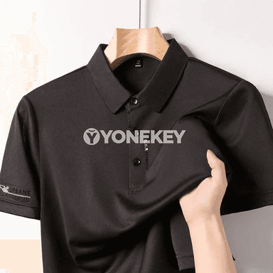 Erkekler üçin biznes-stil polo köýnek, gysga ýeňli, amatly we dem alýan