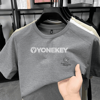 Erkekler üçin koreýa görnüşli ýazlyk badgeli polo futbolka