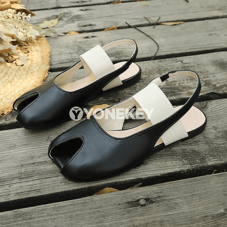 Ýumşak ökçeli, açyk barmakly tekiz sandallar, süýşmeýän aýakgap