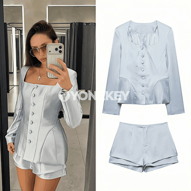 Zenanlar üçin peplum kostýum: ýokary belli şortikli köýnek toplumy