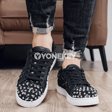 Erkekler üçin moda we amatly gündelik sport aýakgaplary