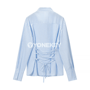 Zenanlar üçin zolakly köýnek-bluza, bogunly ýeňli, sypaýy stil