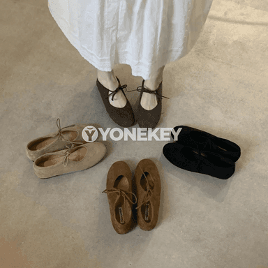 Zenanlar üçin ýassyk ýüzli Mary Jane düz köwüşler, rahat slip-on
