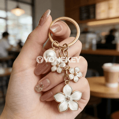 Sakura gülli monjukly zenanlar üçin bezeg açar tutawaç