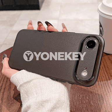 iPhone Apple 17 Pro Max telefonlar üçin silikon görnüşli çehollar.