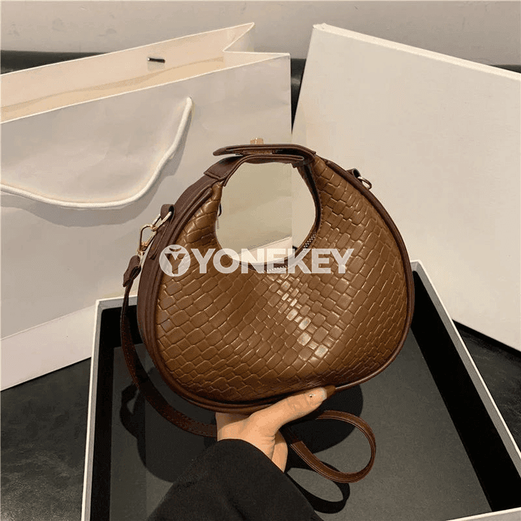 Zenanlar üçin döwrebap örülen egin sumkasy, ýeňil messenger model
