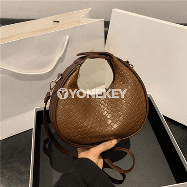 Zenanlar üçin döwrebap örülen egin sumkasy, ýeňil messenger model