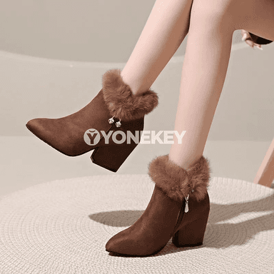 Zenanlar üçin gyş etikleri, ýumşak tüýli ýokary boýunly moda aýakgap