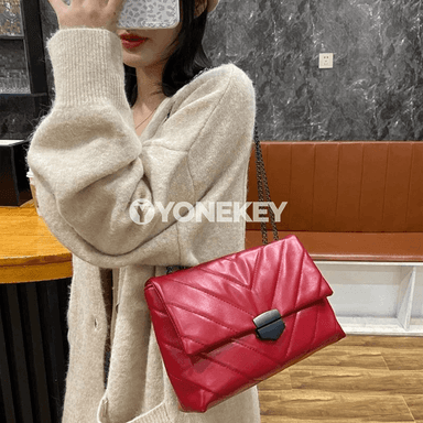 Zynjyrly zenan egninden sumka, kiçi flaply moda çanta