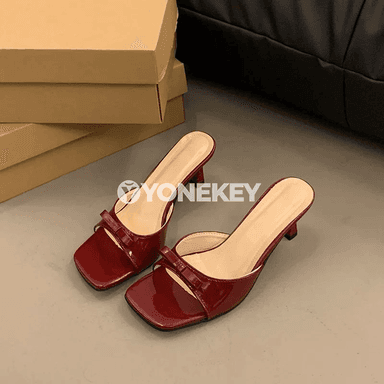 Tomusky bagly ýokary ökjelı aýal sandal — ýumşak tabanly, açyk ujy