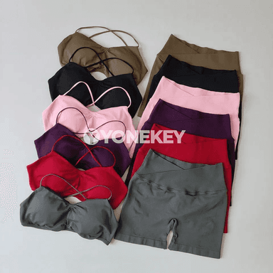 Zenanlar üçin ýokary belli ýoga toplumy, sport bra we şortikli set