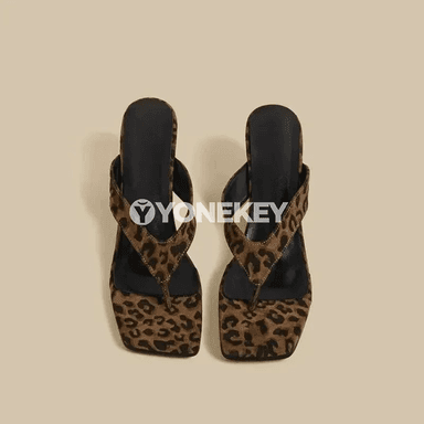 Aýal-gyzlar üçin leopar çaply tomus sandallary, ýokary ökjeli