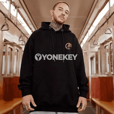 Erkekler üçin kapşonly oversized pulower, ýolbars tans çaply