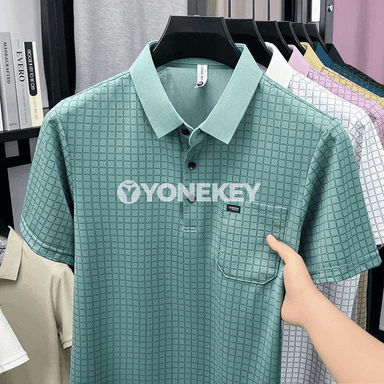 Erkekler üçin ýeňil dem alýan ýazky polo köýnek, giň saýlawly