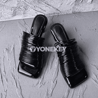 Zenanlar üçin tomusky tekiz burçly moda sandallar