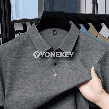 Erkekler üçin ýazlyk dem alýan birreňkli polo futbolka