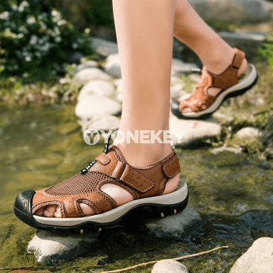 Erkekler üçin tomus sandal: dem alýan, ýeňil we rahat günlük model