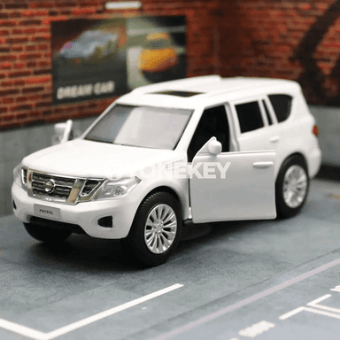Nissan Patrol Y62 1:36 metal oýunjak awtoulag, iki reňkli