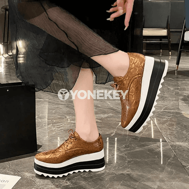 Zenanlar üçin platformaly köwüşler, moda we rahat gündelik stil