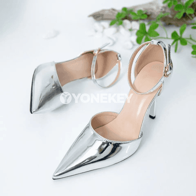Zenanlar üçin inçe ökçeli kümüş reňkli moda sandalýalar