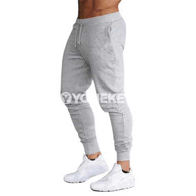 Erkekler üçin sport jalbarlary – ylgaw we fitnes üçin ýeňil model