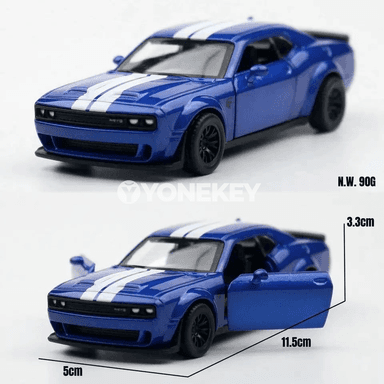 1:44 Dodge Challenger SRT Hellcat metal modeli, gapysy açylýar