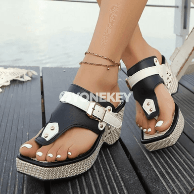 Aýal-gyzlar üçin platformaly tomus sandal şypbyklary