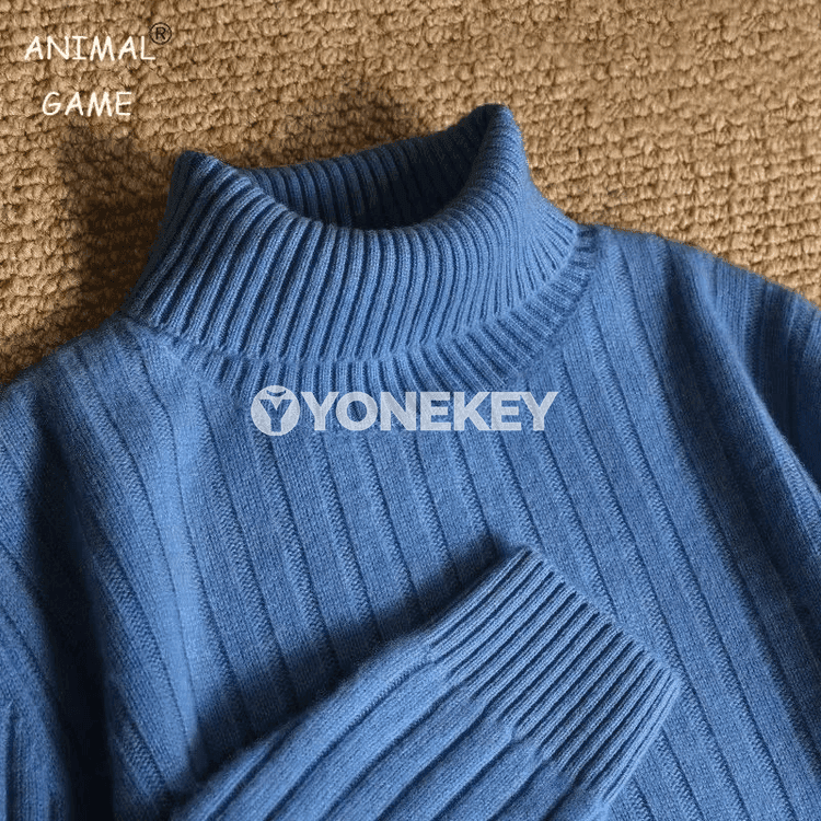 Erkekler üçin ýyly boýunguşly triko switer, rahat gündelik model
