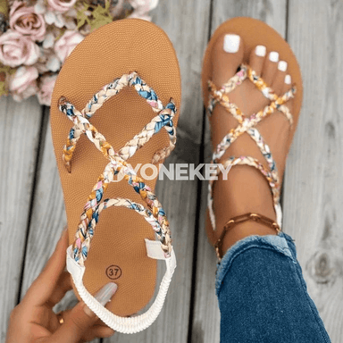 Zenanlar üçin ýeňil tomus sandal: açyk burnly, rahat we giň ölçegli