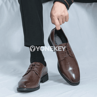 Erkekler üçin klassik oksford deri köwüşler, işewürlik üçin laýyk