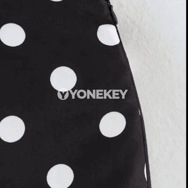 Zenanlar üçin polka nokatly mini ýubka, ýagty we şäher stili