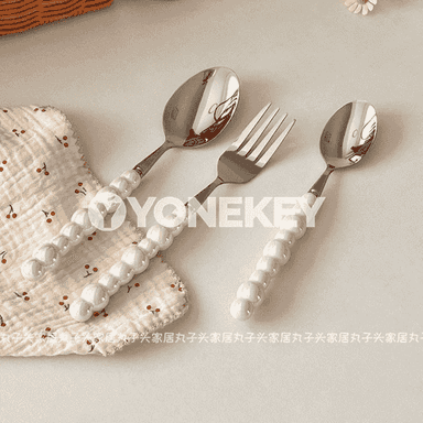 Täze dizaýnda çemçe-pyçak