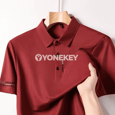 Erkekler üçin biznes-stil polo köýnek, gysga ýeňli, amatly we dem alýan