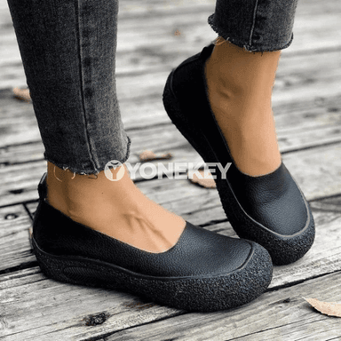 Zenanlar üçin retro deri slip-on köwüşler, rahat we ýeňil
