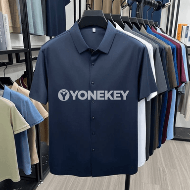 Erkekler üçin ýeňil, ütüksiz, gysga ýeňli resmi köýnek