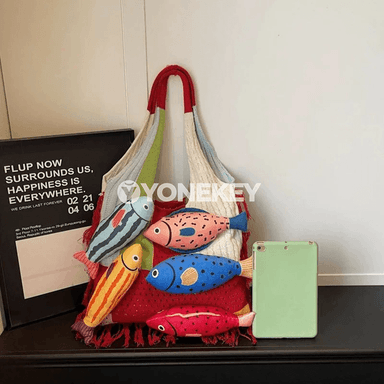 Tomus üçin uly göwrümli örülen egin sumka, boho stil