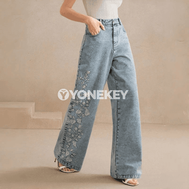 Zenanlar üçin giň paçaly nagyşly jyns balaklar, rahat stil