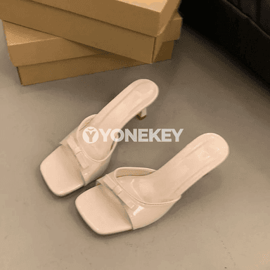 Tomusky bagly ýokary ökjelı aýal sandal — ýumşak tabanly, açyk ujy
