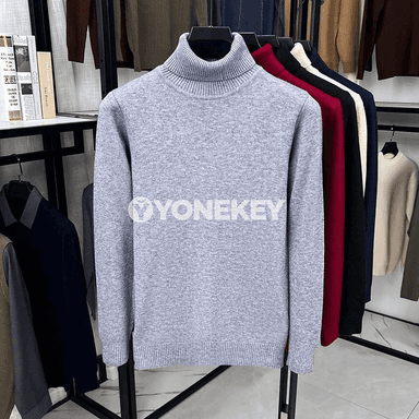 Erkekler üçin ýyly, ýumşak boýunly örme switer