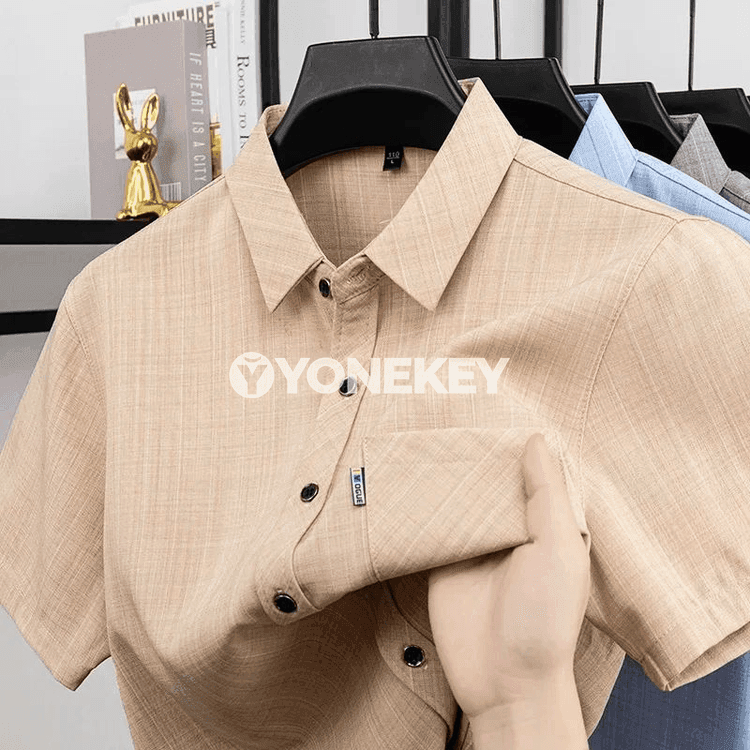 Erkekler üçin ýeňil plaid polo köýnek, tomuslyk dem alýan model