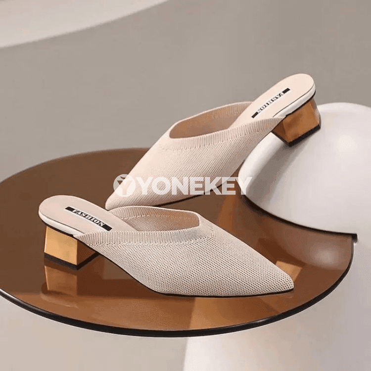 Zenanlar üçin dem alýan punkturly ýaz-tomus beýik däl sandal