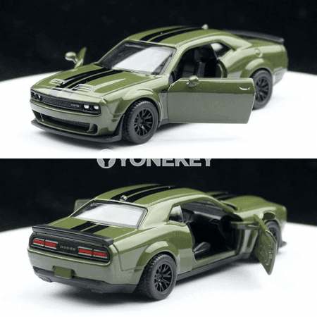 1:44 Dodge Challenger SRT Hellcat metal modeli, gapysy açylýar