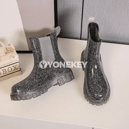 Zenanlar üçin ýokary ökjeli ýyly ýagyş aýakgaplary