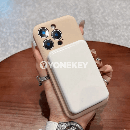 iPhone üçin magnitli silikon gorag gapagy