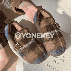 Gyzlaryň birkenstock aýakgaplary.