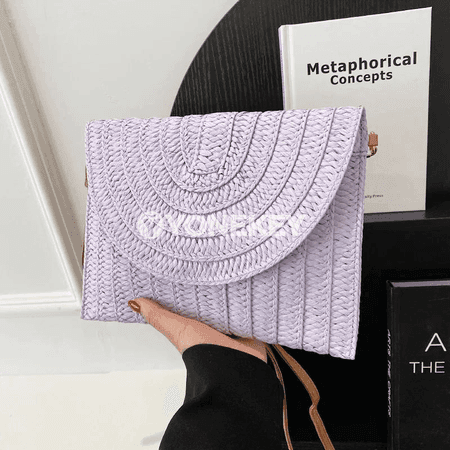 Zenanlar üçin tomuslyk saman egninden asylýan clutch sumka