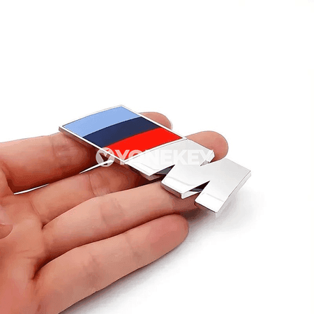 BMW M emblemli kuzow stikeri, arka bagaj ýazgysy — 5.5/4.5/9/7.3 sm