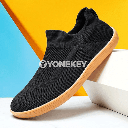 Erkekler üçin minimalist aýakýalaňaç köwüşler, giň gurluşly slip-on model